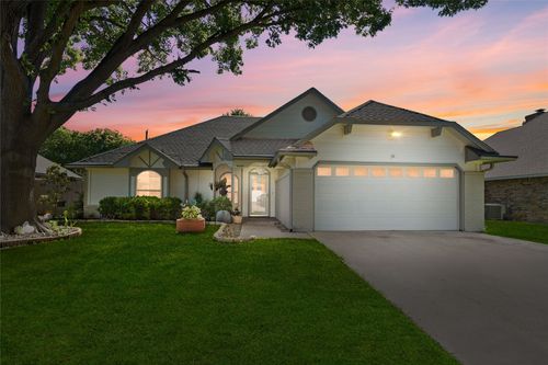 5632 Guadalajara Dr, North Richland Hills, TX, 76180-6556 | Card Image