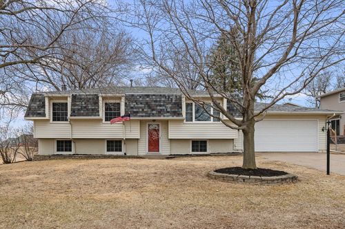 20 Valley Dr, Eldridge, IA, 52748-9518 | Card Image