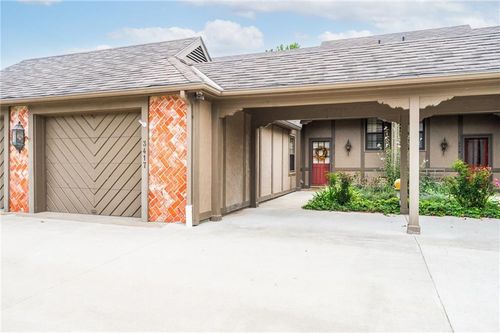3417 Seminole Dr, Lawrence, KS, 66047-1622 | Card Image