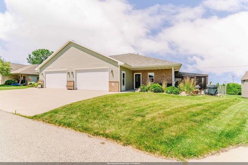 320D E Evergreen Drive, LITTLE CHUTE, WI, 54130 | Card Image