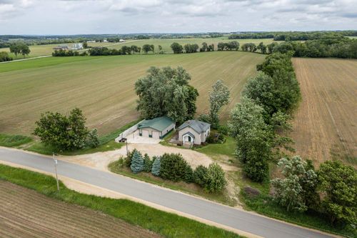 N2902 Hilltop Rd, MARKESAN, WI, 53946-8011 | Card Image