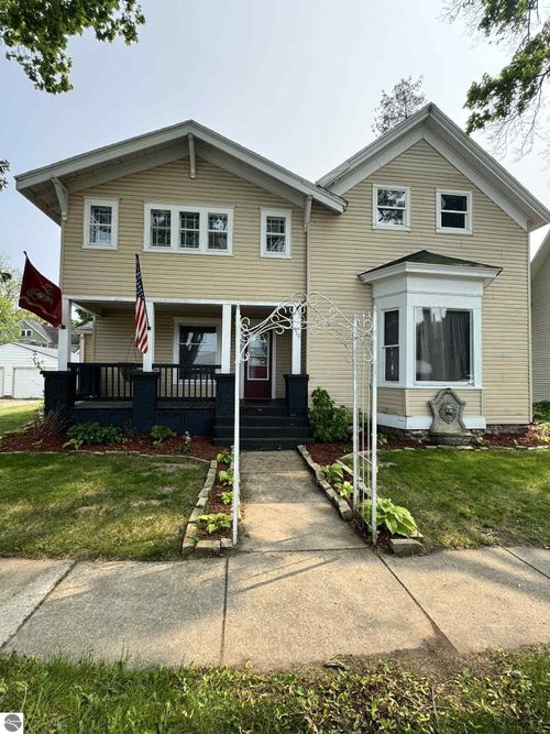 310 E Gilson St, Edmore, MI, 48829 | Card Image