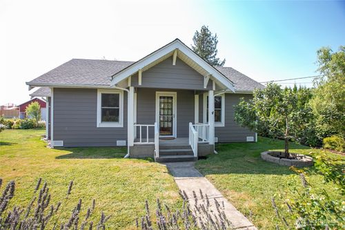 208 Mead Ave, Everson, WA, 98247-9798 | Card Image