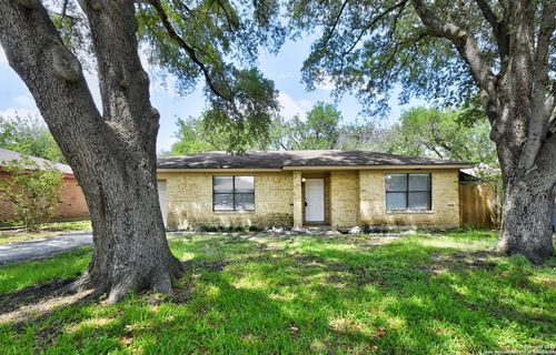 105 Apache Cir, Cibolo, TX, 78108-3600 | Card Image