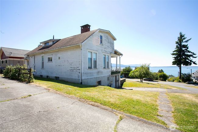 This home has been in the same family since the 1940's. Now it's time for it's next chapter! | Image 6