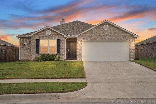 8517 E 163rd St S, Bixby, OK, 74008-5351 | Card Image