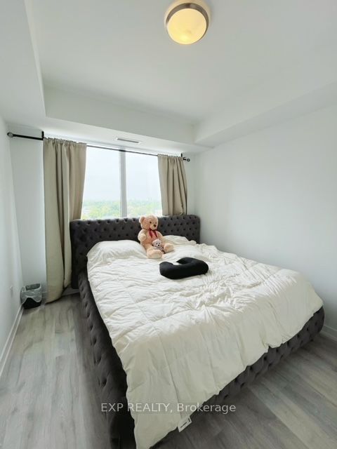 Residential in Toronto C14 5