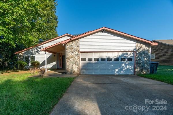 Cove Ridge Ln, Charlotte, NC 28212