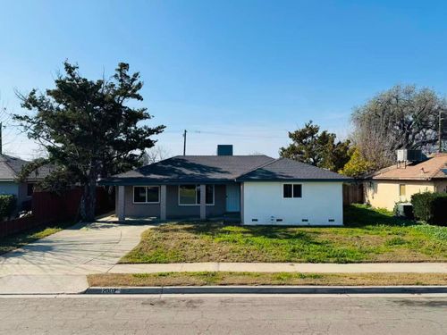 2002 N Woodridge Way, Hanford, CA, 93230 | Card Image