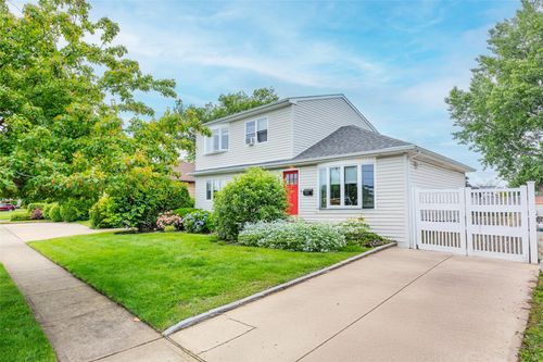 2679 W Alder Rd, Bellmore, NY, 11710-4617 | Card Image