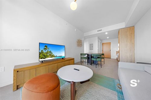 1910-11 Ne 6th St, Miami, FL, 33132 | Card Image