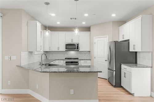 137 Fulgora St, Henderson, NV, 89074-1655 | Card Image