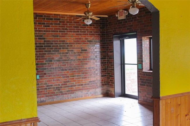 400 S Main St, House other with 2 bedrooms, 3 bathrooms and null parking in Jasper TX | Image 4