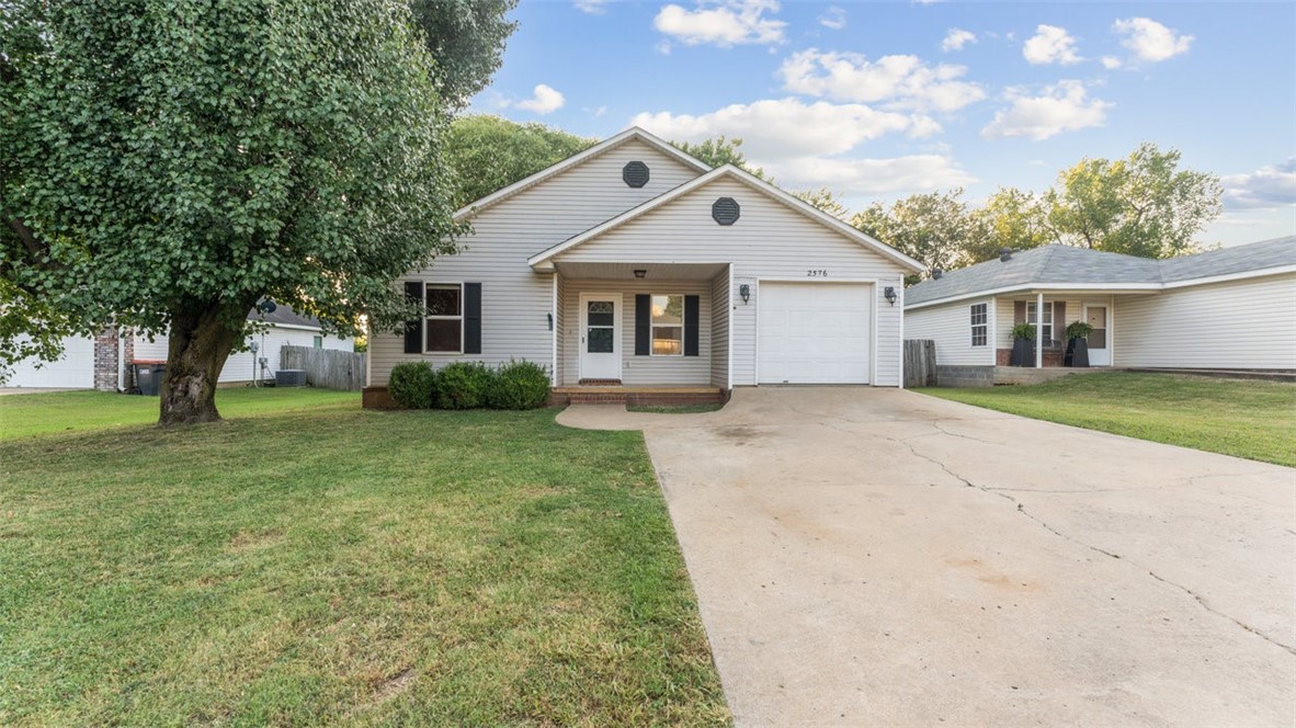 Dandelion St, Springdale, AR 72764