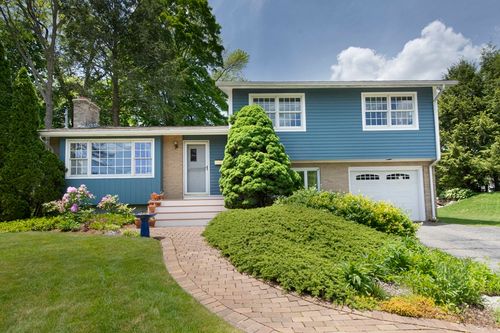 12 Crosby St, Webster, MA, 01570-2801 | Card Image