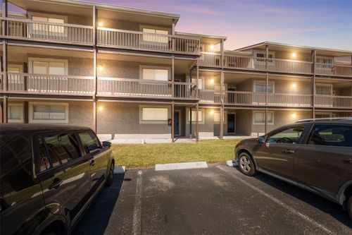 8b2-6308 Newtown Cir, Tampa, FL, 33615-3605 | Card Image