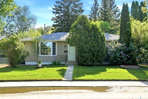 2019 Louise Ave, Saskatoon, SK, S7J2C1 | Card Image
