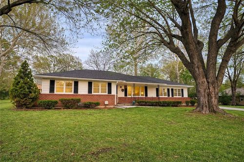 401 James St, Harrisonville, MO, 64701-2715 | Card Image