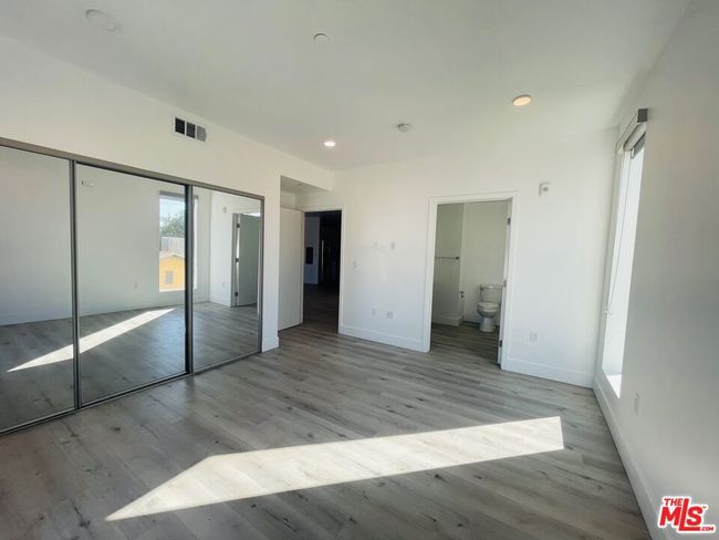 APT-201 - 14612 Calvert St, Condo with 2 bedrooms, 2 bathrooms and 2 parking in Van Nuys CA | Image 11