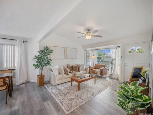 21t-594 Mananai Pl, Honolulu, HI, 96818-5321 | Card Image