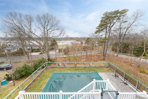 61 Atlantic Ave, Hampton Bays, NY, 11946-2350 | Card Image