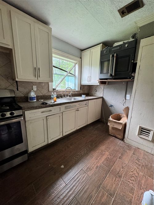 8641 Craige Dr, Dallas, TX, 75217-2308 | Card Image