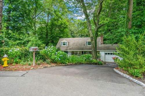 30 Bellaire Dr, Huntington, NY, 11743-3706 | Card Image