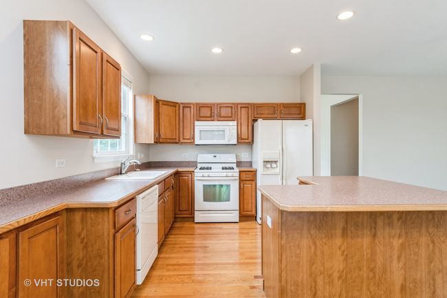 1520 Mansfield Dr, House other with 3 bedrooms, 2 bathrooms and 2 parking in Aurora IL | Image 7