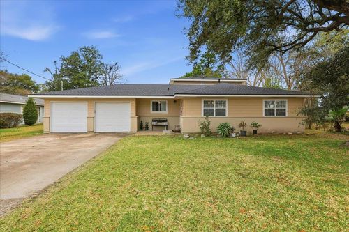 915 S 13th St, Nederland, TX, 77627-4309 | Card Image