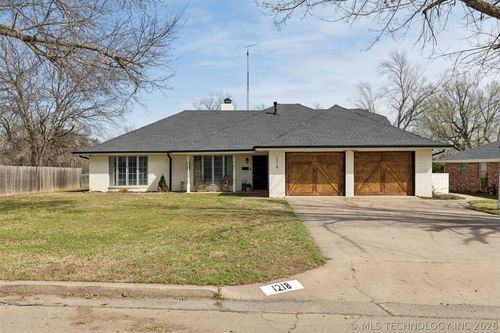 1218 Highland Ave, Cushing, OK, 74023-5210 | Card Image