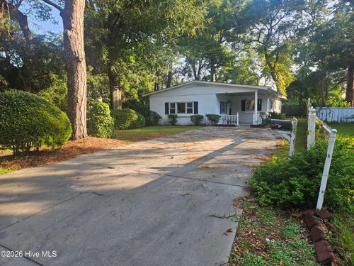 4102 Sound Dr, Morehead City, NC, 28557-2831 | Card Image
