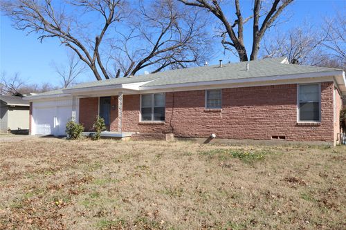 2816 Rosebud Ln, Richland Hills, TX, 76118-6509 | Card Image