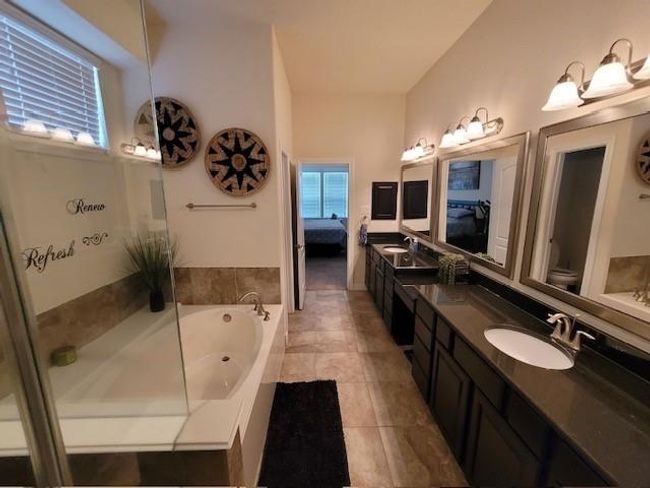 Master Bathroom | Image 16