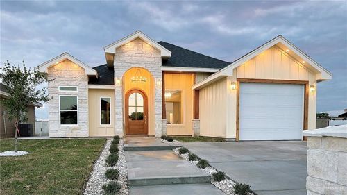 207 Paradise St, Rio Grande City, TX, 78582-6965 | Card Image