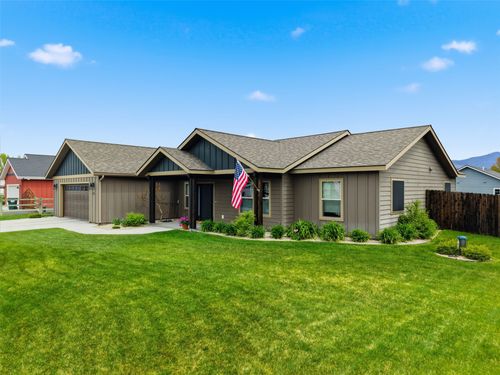 138 Farm Land Ln, Corvallis, MT, 59828-2502 | Card Image