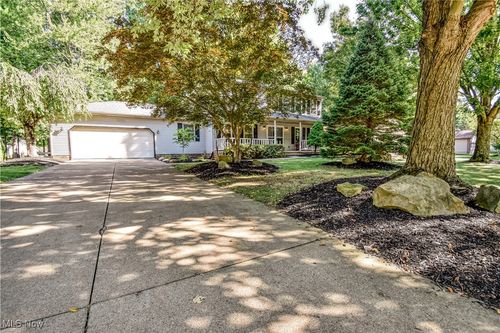 7811 Champaign Dr, Mentor, OH, 44060-8425 | Card Image