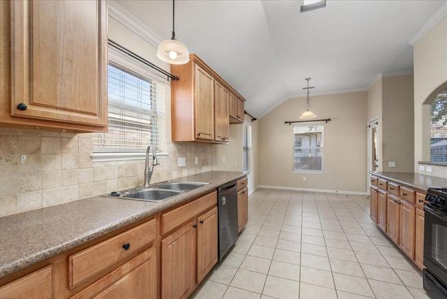 18720 Stewart Hill Dr, House other with 3 bedrooms, 2 bathrooms and 2 parking in Montgomery TX | Image 9