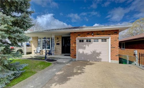 226 Hillmer Road, Cambridge, ON, N1R6N8 | Card Image