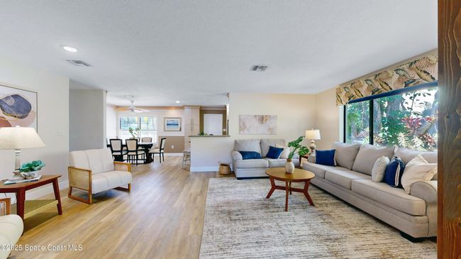 Spacious living area | Image 10