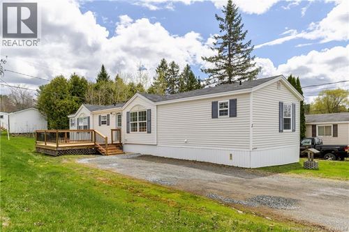 2 Veinot St, Lincoln, NB, E3B6T3 | Card Image