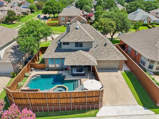 Love the back view showing the pool, spa and dog run on the left of the house | Image 32