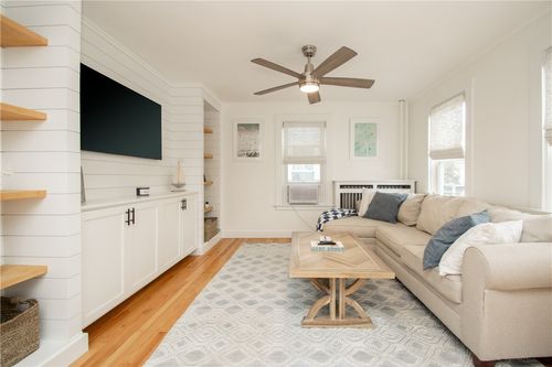 33 Slocum St, Newport, RI, 02840-3654 | Card Image