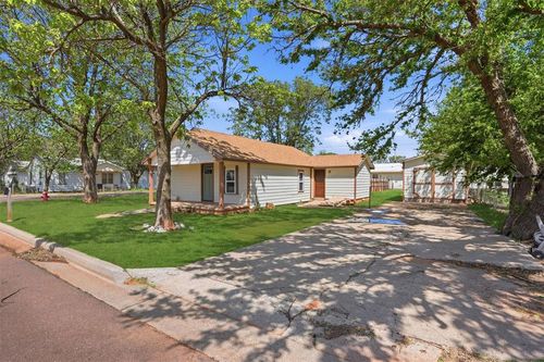 819 W 9th St, Elk City, OK, 73644-6609 | Card Image