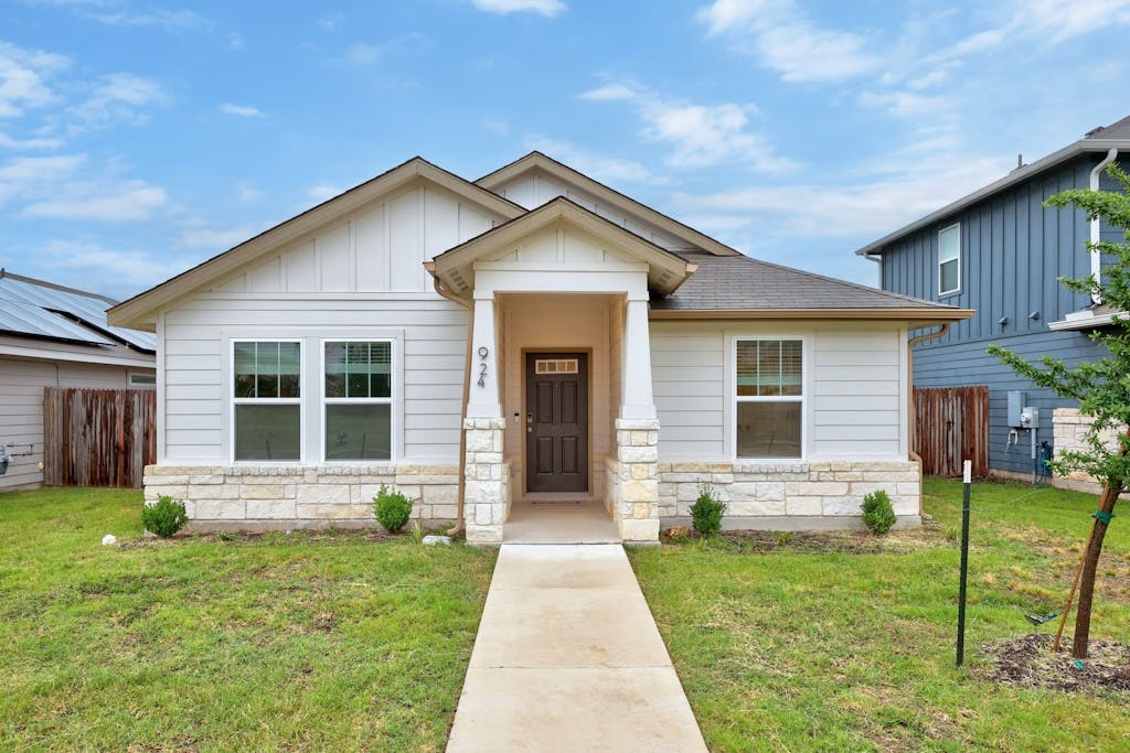 Main St, Hutto, TX 78634