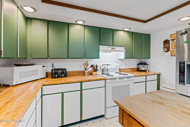 1620 Selah Loop Rd-11 | Image 9