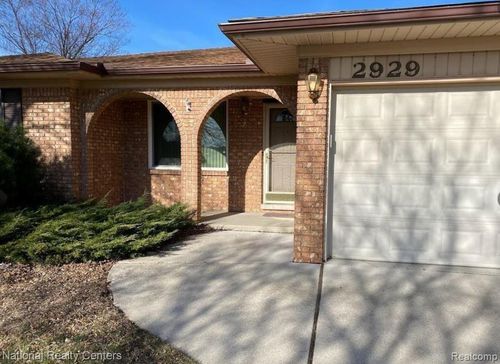 2929 Sylvan Dr, Sterling Heights, MI, 48310-3080 | Card Image