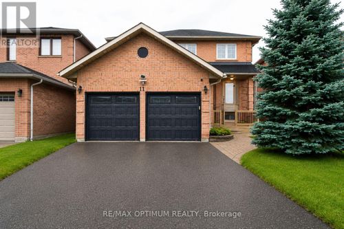 11 Murkar Cres, Whitby, ON, L1N8Y4 | Card Image