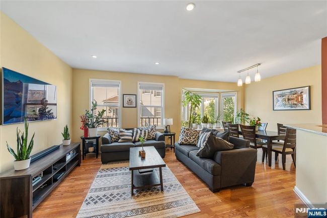 34 George Russell Way, Condo with 2 bedrooms, 3 bathrooms and null parking in Clifton NJ | Image 7