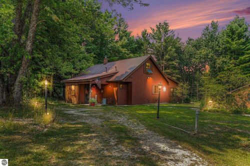 616 Elkhorn Dr, Cadillac, MI, 49601-9165 | Card Image