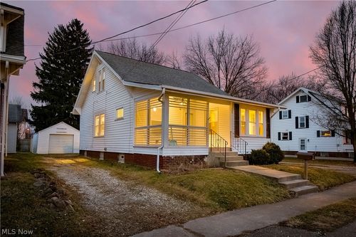 230 Superior St, Louisville, OH, 44641-1956 | Card Image